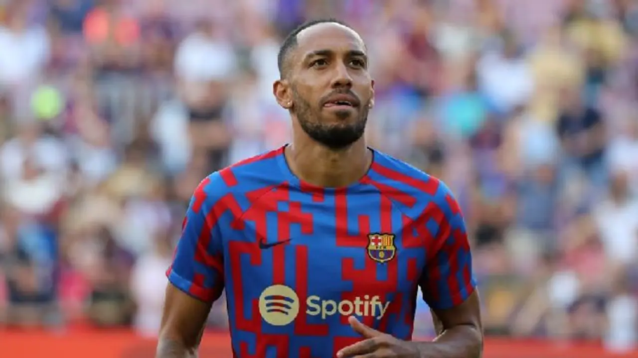 Organised gangs, football's latest menace? Fans irked after Barcelona's Aubameyang becomes latest victim Organised gangs, football's latest menace? Fans irked after Barcelona's Aubameyang becomes latest victim