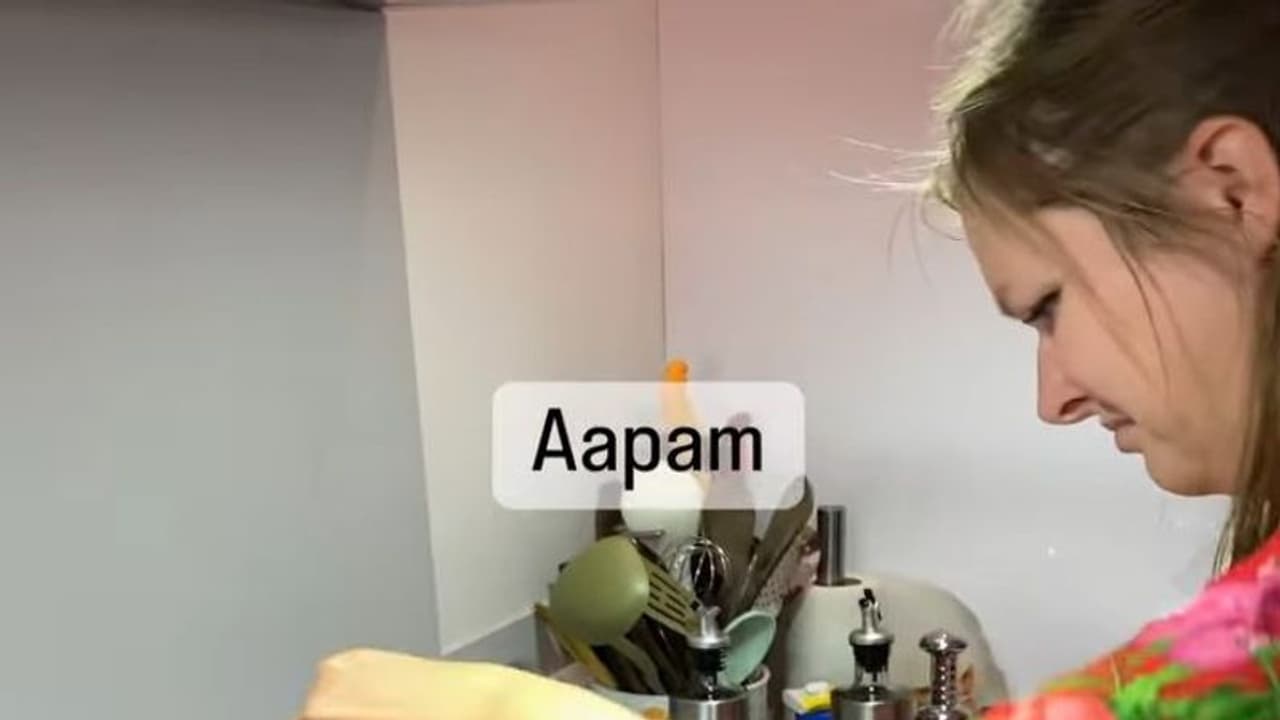 साऊथ इंडियन सास को खुश करने के लिए विदेशी बहू ने बनाए ऐसे ऐसे पकवान.. देखिए वायरल हो रहा ये वीडियो साऊथ इंडियन सास को खुश करने के लिए विदेशी बहू ने बनाए ऐसे ऐसे पकवान.. देखिए वायरल हो रहा ये वीडियो