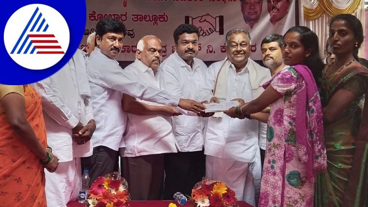 ಕಾಂಗ್ರೆಸ್ ಅಧಿಕಾರಕ್ಕೆ ಬಂದರೆ ರೈತರ ಹಿತರಕ್ಷಣೆ: ಶಾಸಕ ರಮೇಶ್ ಕುಮಾರ್ ಕಾಂಗ್ರೆಸ್ ಅಧಿಕಾರಕ್ಕೆ ಬಂದರೆ ರೈತರ ಹಿತರಕ್ಷಣೆ: ಶಾಸಕ ರಮೇಶ್ ಕುಮಾರ್