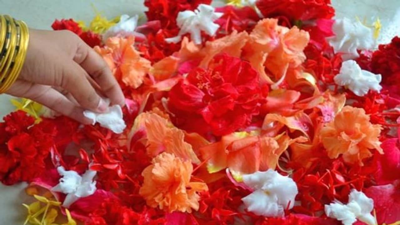 അത്തം പത്തിന് പൊന്നോണം, അത്തപ്പൂക്കളത്തിനുമുണ്ട് കഥകൾ അത്തം പത്തിന് പൊന്നോണം, അത്തപ്പൂക്കളത്തിനുമുണ്ട് കഥകൾ