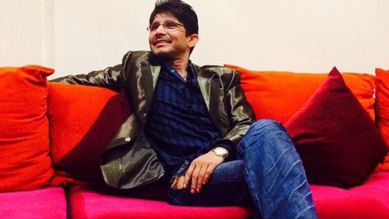 சர்ச்சை ட்விட்... பின்னர் பிரபலங்களுக்கு நடந்த விபரீதம்! பிக்பாஸ் போட்டியாளர் விமான நிலையத்திலேயே அதிரடி கைது! சர்ச்சை ட்விட்... பின்னர் பிரபலங்களுக்கு நடந்த விபரீதம்! பிக்பாஸ் போட்டியாளர் விமான நிலையத்திலேயே அதிரடி கைது!