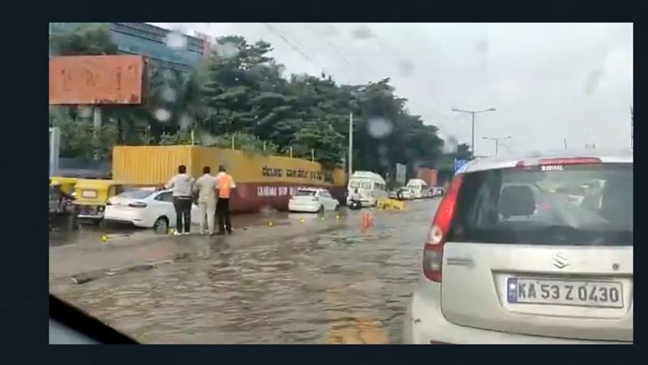 Bengaluru: rain in bangalore:பெங்களூருவில் ரூம் வாடகை ரூ.40ஆயிரமாம்! இன்னும் 3 நாட்களுக்கு மழையா!மக்கள் பீதி Bengaluru: rain in bangalore:பெங்களூருவில் ரூம் வாடகை ரூ.40ஆயிரமாம்! இன்னும் 3 நாட்களுக்கு மழையா!மக்கள் பீதி