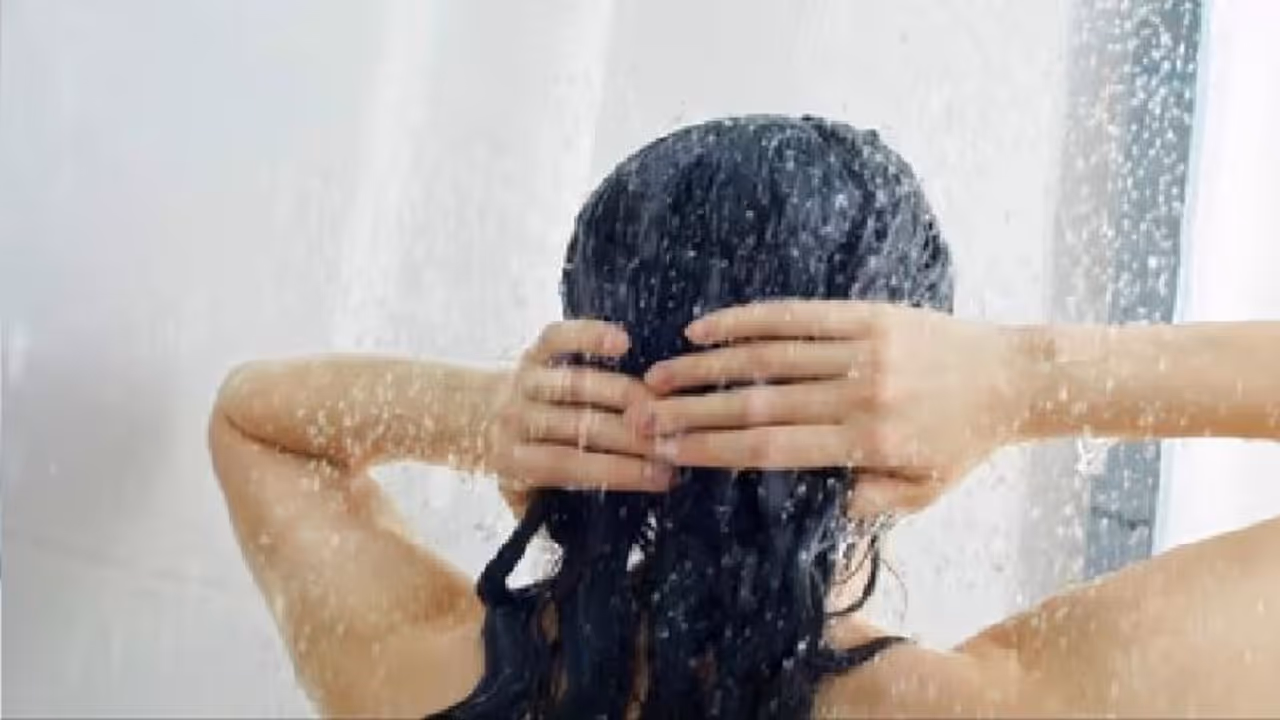 गर्ल्स हॉस्टल के बाथरूम में हिडन कैमरा: लड़कियों की बनती थी आपत्तिजनक क्लिप, लड़के करते हैं गंदी डिमांड गर्ल्स हॉस्टल के बाथरूम में हिडन कैमरा: लड़कियों की बनती थी आपत्तिजनक क्लिप, लड़के करते हैं गंदी डिमांड