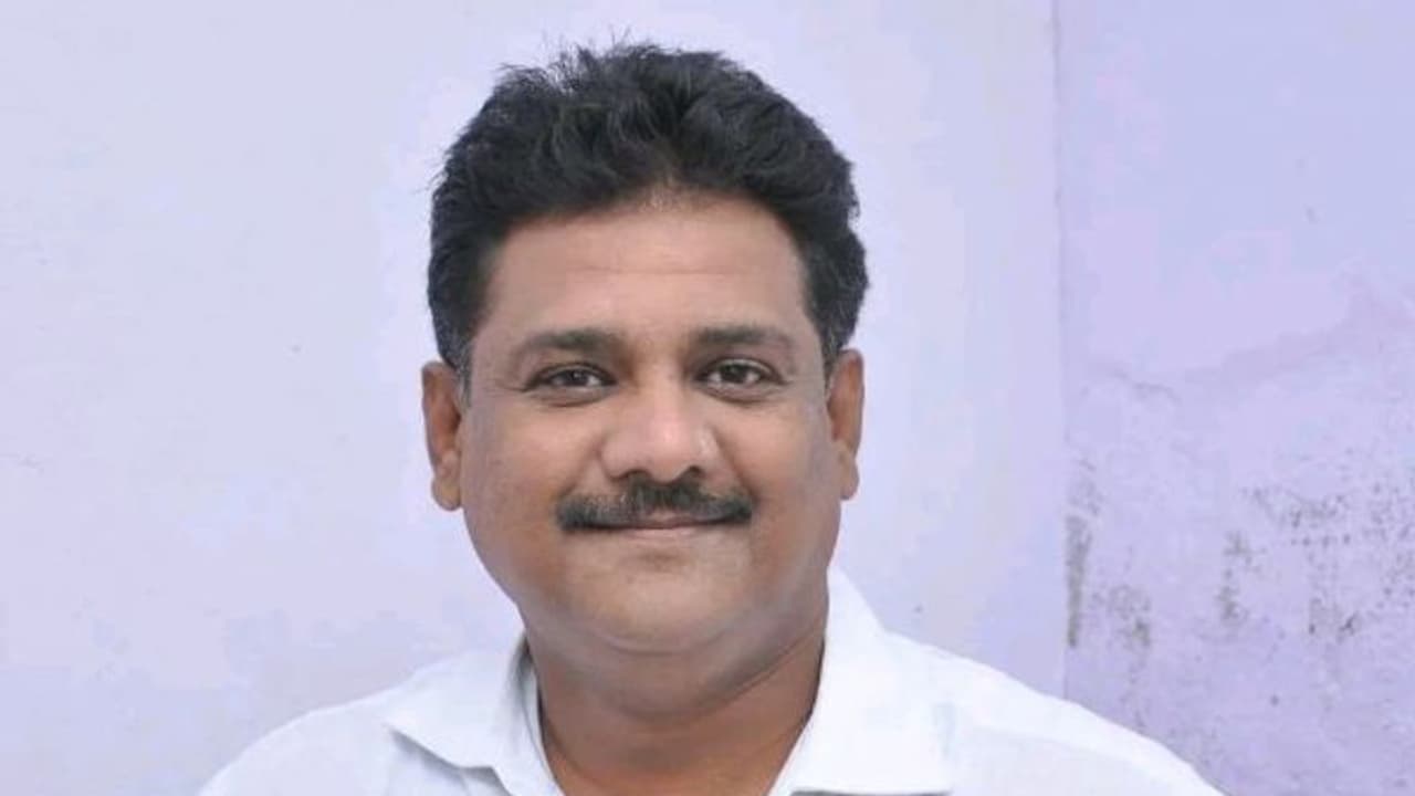 நான் என்ன உன் வீட்டு வேலைக்காரனா.. மாற்றுத் திறனாளியிடம் மதிமுக எம்எல்ஏ ஆணவப் பேச்சு. நான் என்ன உன் வீட்டு வேலைக்காரனா.. மாற்றுத் திறனாளியிடம் மதிமுக எம்எல்ஏ ஆணவப் பேச்சு.