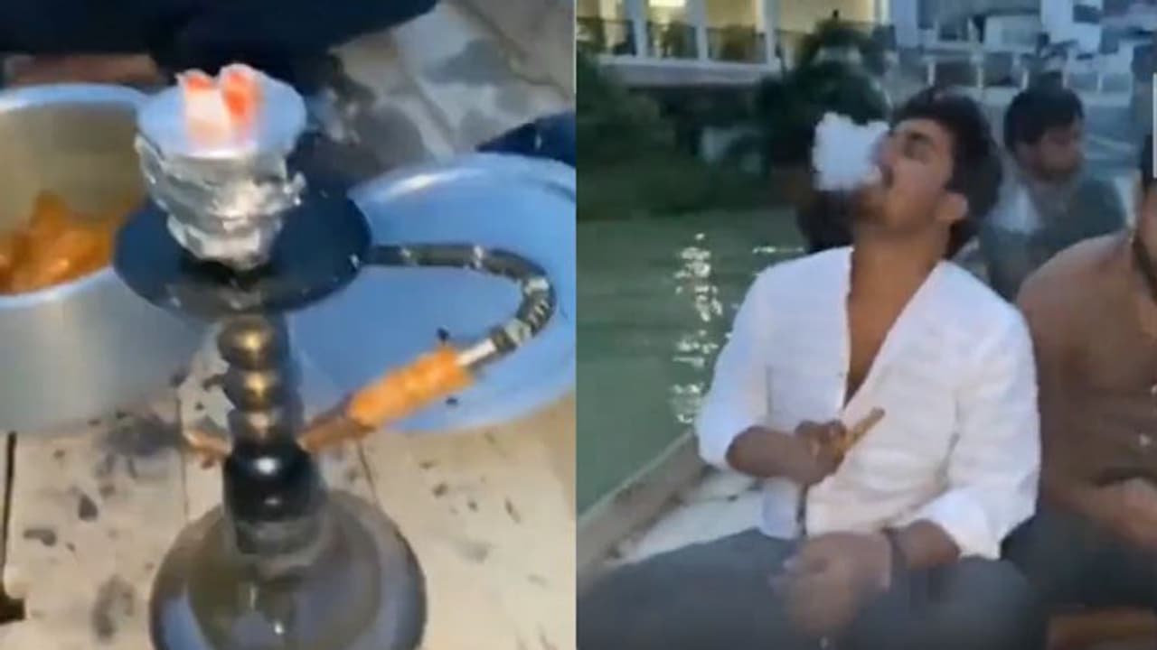 गंगा नदी में हुक्का और चिकन पार्टी का वीडियो वायरल, नाव में बैठकर हुई इस हरकत से लोग नाराज गंगा नदी में हुक्का और चिकन पार्टी का वीडियो वायरल, नाव में बैठकर हुई इस हरकत से लोग नाराज