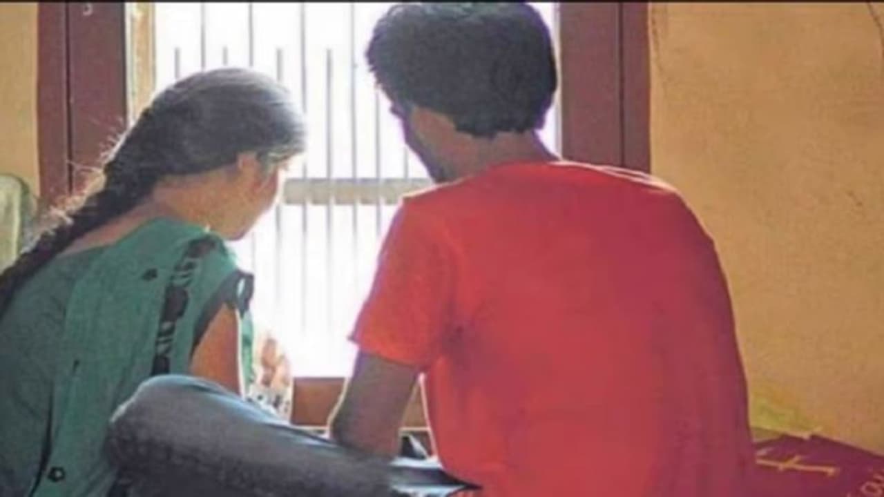 50 साल के फूफा के प्यार में पागल हुई भतीजी, मां ने जताया ऐतराज तो रूह कंपाने वाले घटना को दिया अंजाम