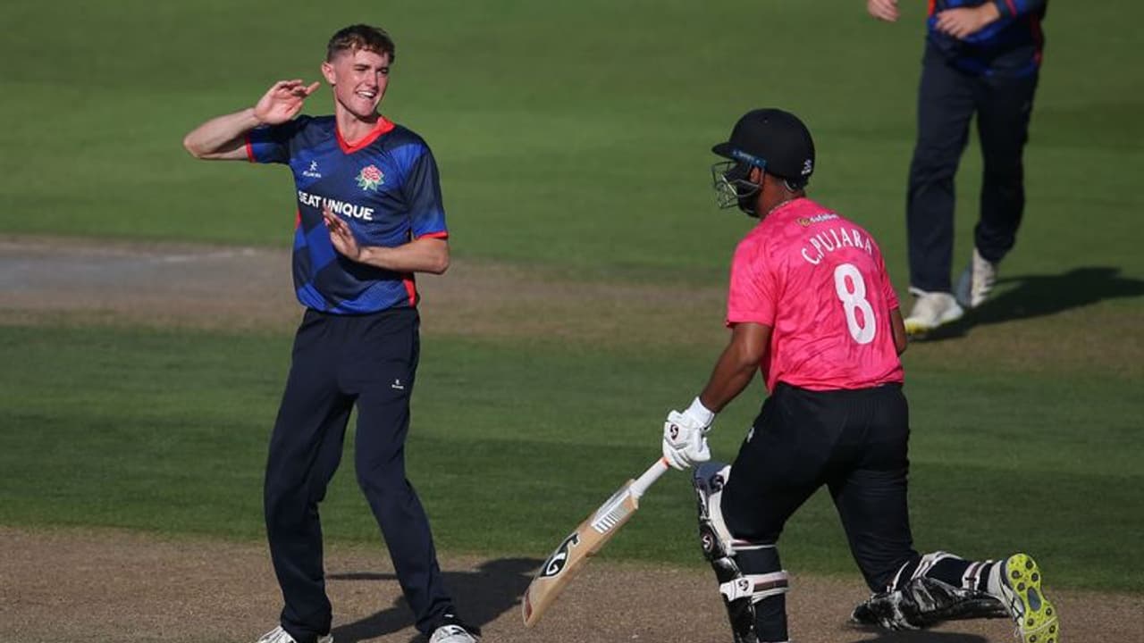 നിര്ണായക പോരില് പൂജാരക്ക് അടിതെറ്റി, റോയല് ലണ്ടന് വണ് ഡേ കപ്പില് സസെക്സിന് സെമിയില് തോല്വി നിര്ണായക പോരില് പൂജാരക്ക് അടിതെറ്റി, റോയല് ലണ്ടന് വണ് ഡേ കപ്പില് സസെക്സിന് സെമിയില് തോല്വി