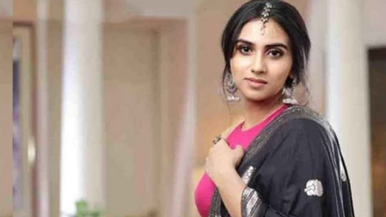 'ഇതെന്റെ മുഖത്ത് നോക്കി പറയാൻ ധൈര്യപ്പെടുമോ?, അശ്ലീല കമന്റിന് ചുട്ട മറുപടിയുമായി മാളവിക ജയറാം