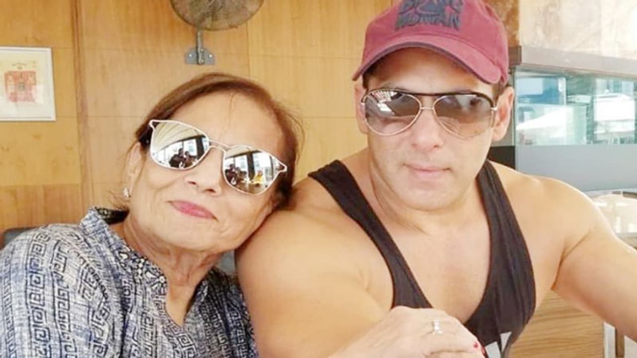 Ganesh Chaturthi:बेटे सलमान खान की सलामती के लिए मां करेंगी स्पेशल पूजा, बप्पा से मांगेगी आशीर्वाद Ganesh Chaturthi:बेटे सलमान खान की सलामती के लिए मां करेंगी स्पेशल पूजा, बप्पा से मांगेगी आशीर्वाद