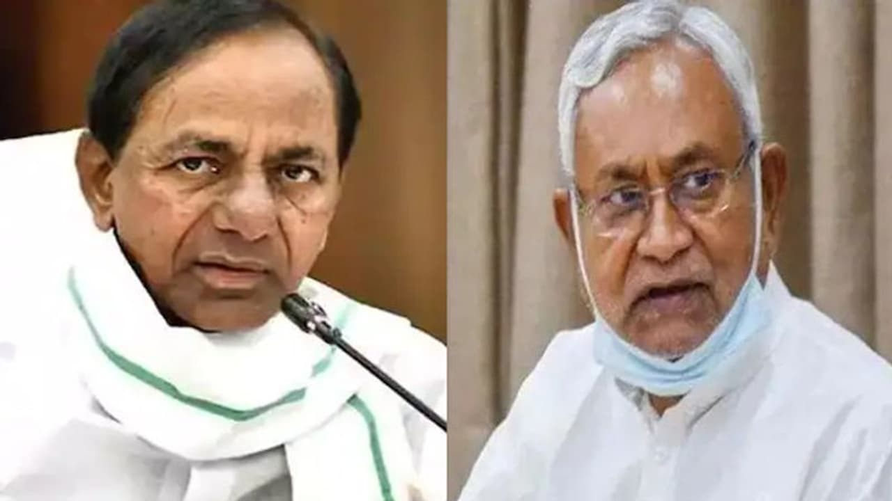 బీహర్ కి బయలు దేరిన తెలంగాణ సీఎం కేసీఆర్: జాతీయ రాజకీయాలపై నితీష్ తో చర్చ బీహర్ కి బయలు దేరిన తెలంగాణ సీఎం కేసీఆర్: జాతీయ రాజకీయాలపై నితీష్ తో చర్చ