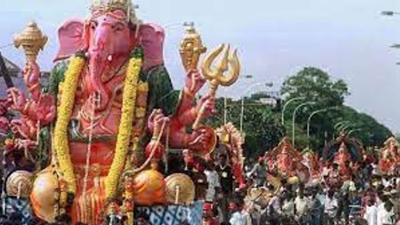 விநாயகர் சதுர்த்தி ஊர்வலம்.. என்னென்ன கட்டுப்பாடுகள் விதிப்பு.. மதுரை கிளை உத்தரவு.. விநாயகர் சதுர்த்தி ஊர்வலம்.. என்னென்ன கட்டுப்பாடுகள் விதிப்பு.. மதுரை கிளை உத்தரவு..