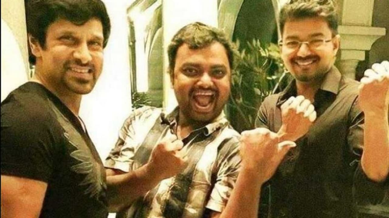 'എങ്ങനെ ഇങ്ങനെ സാധിക്കുന്നു?', വിജയ്‍യെ കുറിച്ച് വാചാലനായി വിക്രം