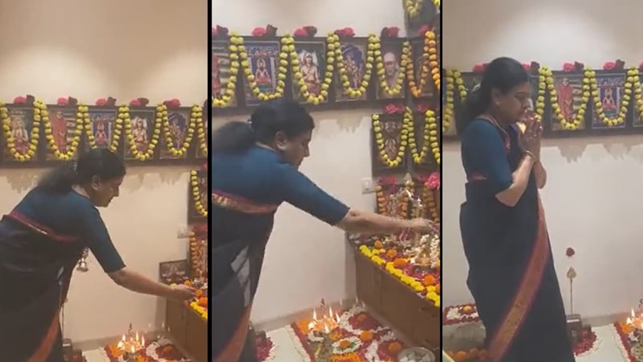 விநாயகர் சதுர்ச்சியை கொண்டாடிய சசிகலா.. ஜெயலலிதா படத்தை வைத்து வழிபாடு.. வீடியோ இதோ !! விநாயகர் சதுர்ச்சியை கொண்டாடிய சசிகலா.. ஜெயலலிதா படத்தை வைத்து வழிபாடு.. வீடியோ இதோ !!