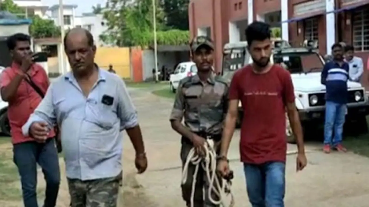 अंकिता सिंह मर्डर केस: आरोपी शाहरुख की मदद करने वाले दोस्त का आंतकी कनेक्शन, इस संगठन के लिए करता था काम अंकिता सिंह मर्डर केस: आरोपी शाहरुख की मदद करने वाले दोस्त का आंतकी कनेक्शन, इस संगठन के लिए करता था काम