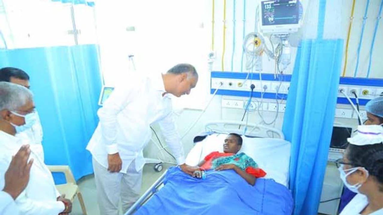 ఇబ్రహీంపట్నంలో కుటుంబ నియంత్రణ శస్త్ర చికిత్సలు చేసిన డాక్టర్ లైసెన్స్ రద్దు: హరీష్ రావు