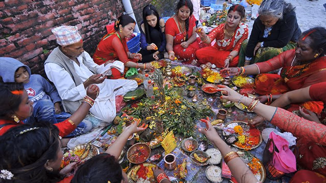 Rishi Panchami 2022: ऋषि पंचमी पर जरूर सुनें ये कथा, जानें पूजा विधि, महत्व व अन्य खास बातें Rishi Panchami 2022: ऋषि पंचमी पर जरूर सुनें ये कथा, जानें पूजा विधि, महत्व व अन्य खास बातें