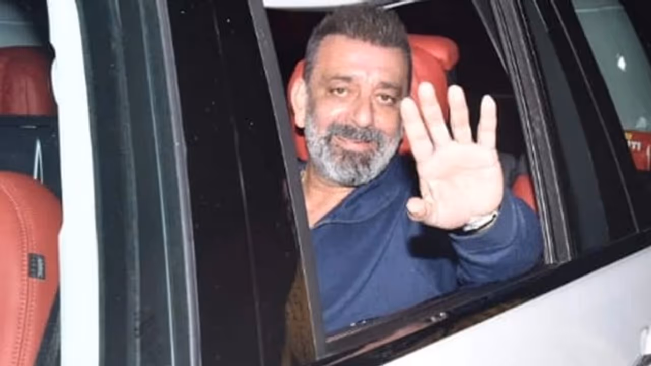 संजय दत्त ने बदला अपनी कार का नंबर, जानिए अब '4545' की जगह किस नंबर की कारों से करेंगे सवारी संजय दत्त ने बदला अपनी कार का नंबर, जानिए अब '4545' की जगह किस नंबर की कारों से करेंगे सवारी