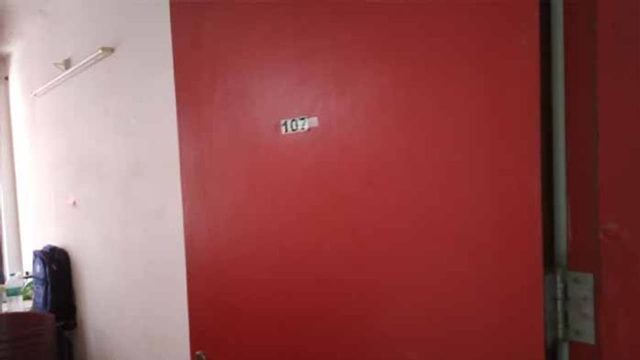 ఒత్తిడి భరించలేకే ఐఐటీ విద్యార్ధి రాహుల్ సూసైడ్: సంగారెడ్డి ఎస్పీ ఒత్తిడి భరించలేకే ఐఐటీ విద్యార్ధి రాహుల్ సూసైడ్: సంగారెడ్డి ఎస్పీ