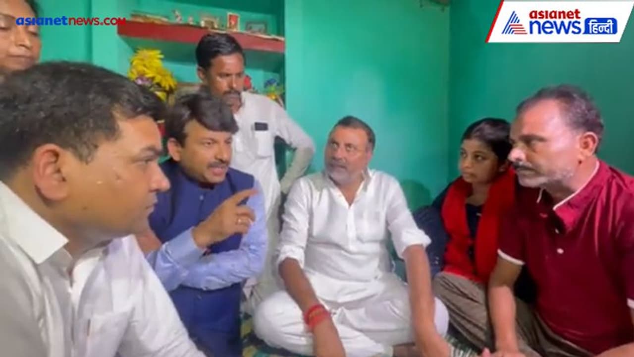 झारखंड: 'बेटी नहीं बेटा थी वो मेरा'... जब भाजपा नेताओं के आगे बिलख पड़े अंकिता के पिता, देखें Video झारखंड: 'बेटी नहीं बेटा थी वो मेरा'... जब भाजपा नेताओं के आगे बिलख पड़े अंकिता के पिता, देखें Video