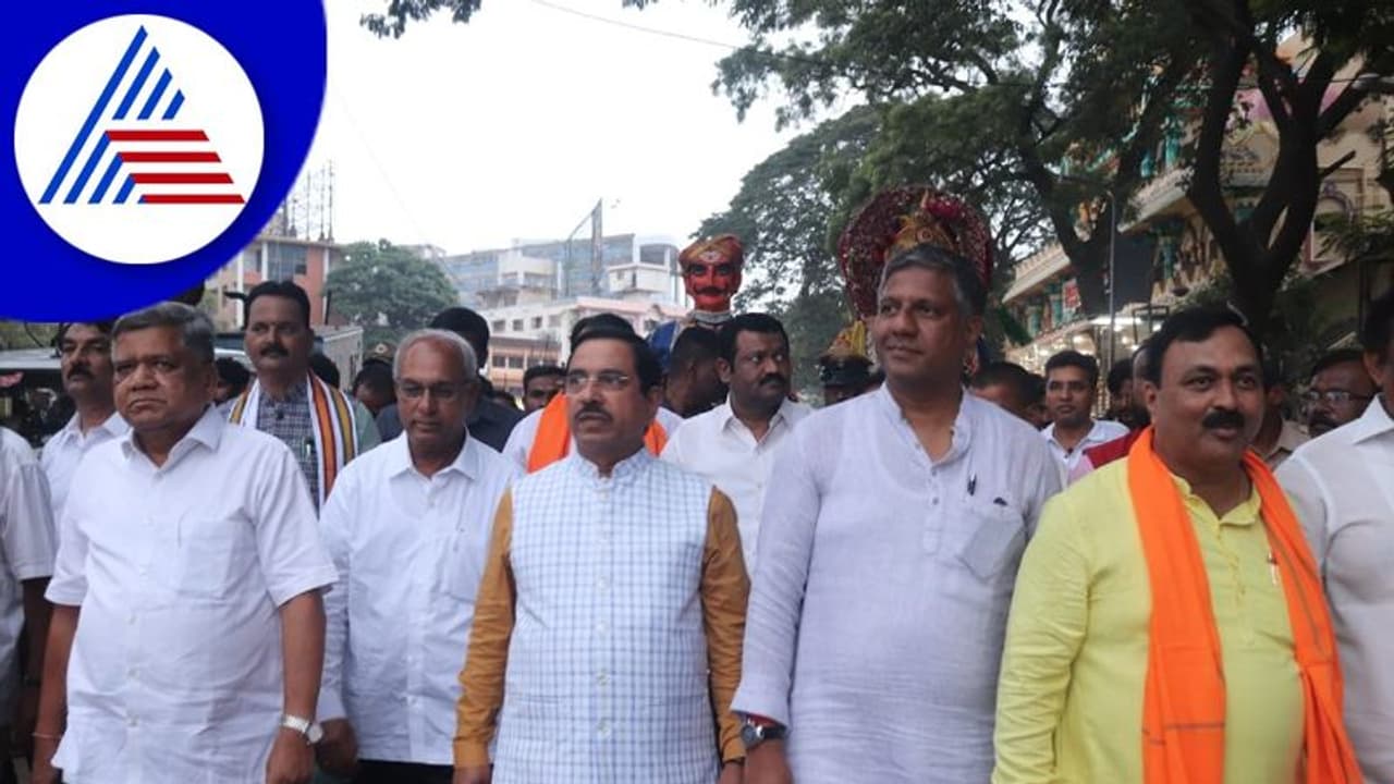 ಇತಿಹಾಸ ಸೃಷ್ಟಿಸಿದ ಹುಬ್ಬಳ್ಳಿಯ ರಾಣಿ ಚೆನ್ನಮ್ಮ ಮೈದಾನ: ಜೋಶಿ ನೇತೃತ್ವದಲ್ಲಿ ಗಣೇಶೋತ್ಸವ ಆಚರಣೆ ಇತಿಹಾಸ ಸೃಷ್ಟಿಸಿದ ಹುಬ್ಬಳ್ಳಿಯ ರಾಣಿ ಚೆನ್ನಮ್ಮ ಮೈದಾನ: ಜೋಶಿ ನೇತೃತ್ವದಲ್ಲಿ ಗಣೇಶೋತ್ಸವ ಆಚರಣೆ