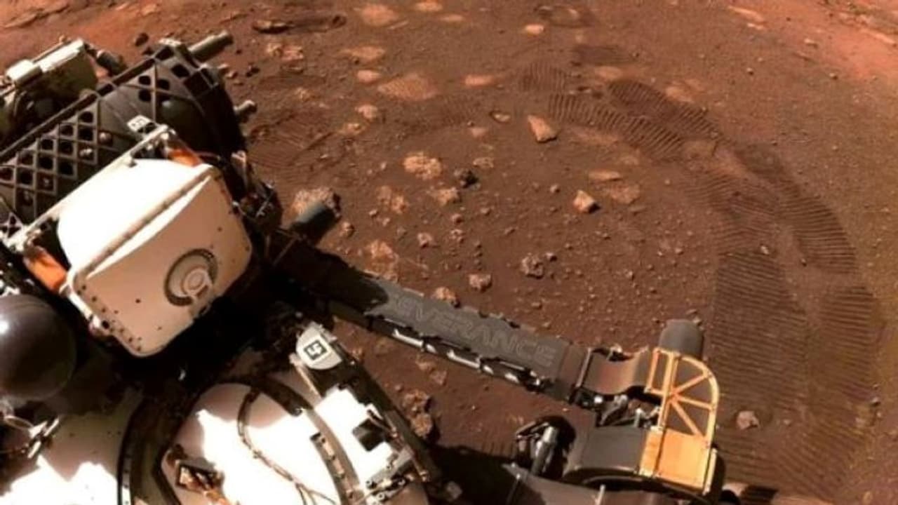 वैज्ञानिकों को मिली बहुत बड़ी सफलता, मंगल पर रहने के लिए मिला ये खजाना.. जानिए क्या है अगला स्टेप वैज्ञानिकों को मिली बहुत बड़ी सफलता, मंगल पर रहने के लिए मिला ये खजाना.. जानिए क्या है अगला स्टेप