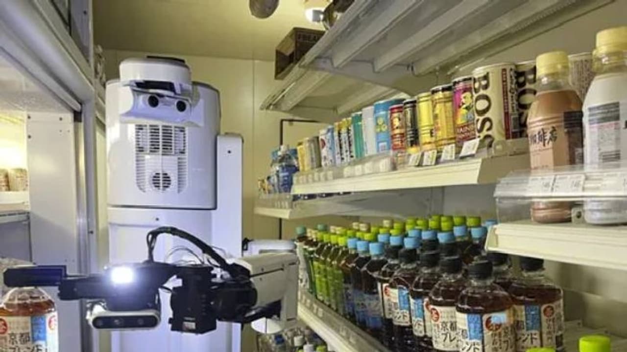 ഇനി ബോറടി വേണ്ട, പണിയെടുക്കാൻ ടെക്സ് സ്കാറ ഉണ്ട്; ജപ്പാനിൽ താരമായി കുഞ്ഞൻ റോബോട്ട്