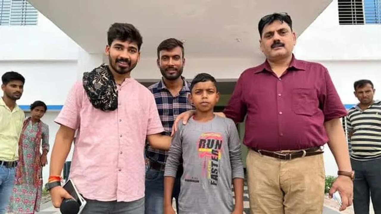 अब पटना के स्कूल में पढ़ेगा झारखंड का वायरल ब्वॉय सरफराज, एक्टर सोनू सूद ने पूरा किया अपना वादा