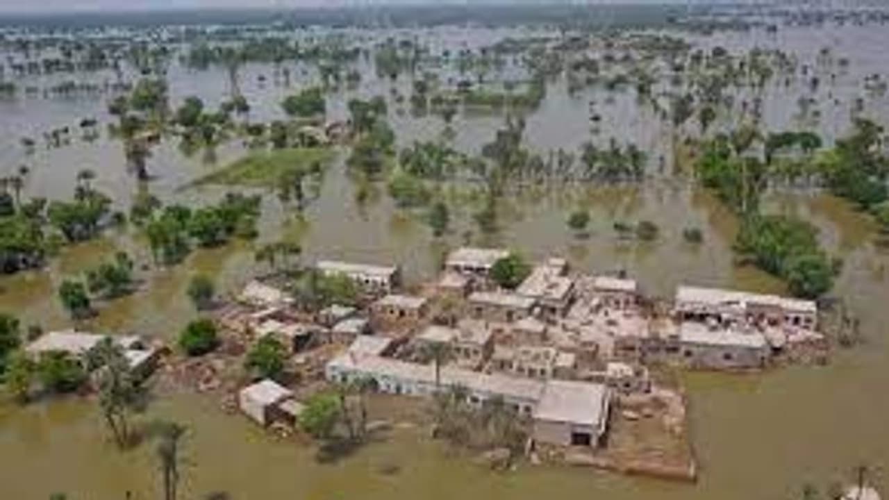 പ്രളയത്തില്‍ വലയുമ്പോഴും ബംഗ്ലദേശ് നല്‍കിയ മാനുഷിക സഹായം വേണ്ടെന്ന് പാകിസ്ഥാന്‍