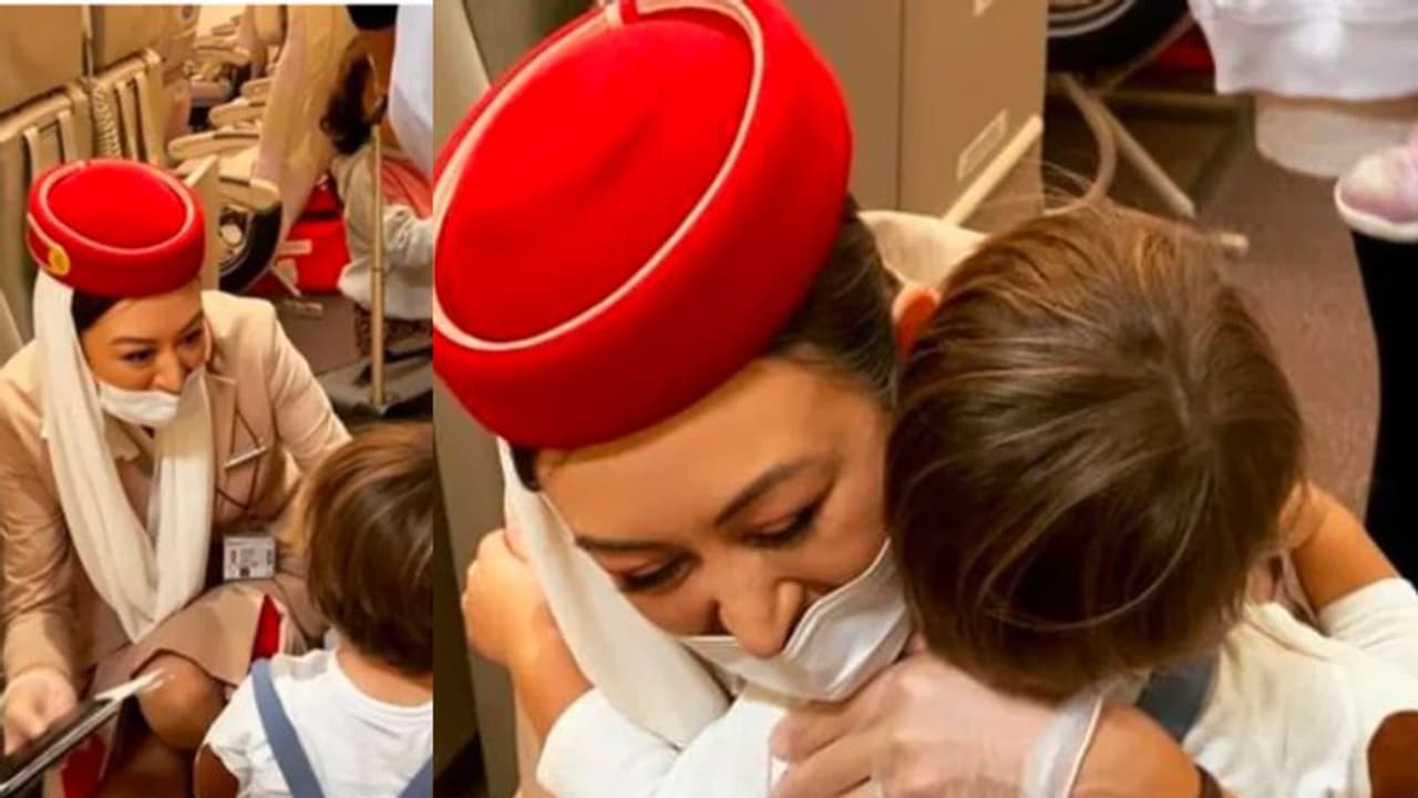 Viral Video: വിമാനത്തിലേയ്ക്ക് കയറിയപ്പോള്‍ എയര്‍ ഹോസ്റ്റസായ അമ്മയെ കണ്ടു; വൈറലായി വീഡിയോ