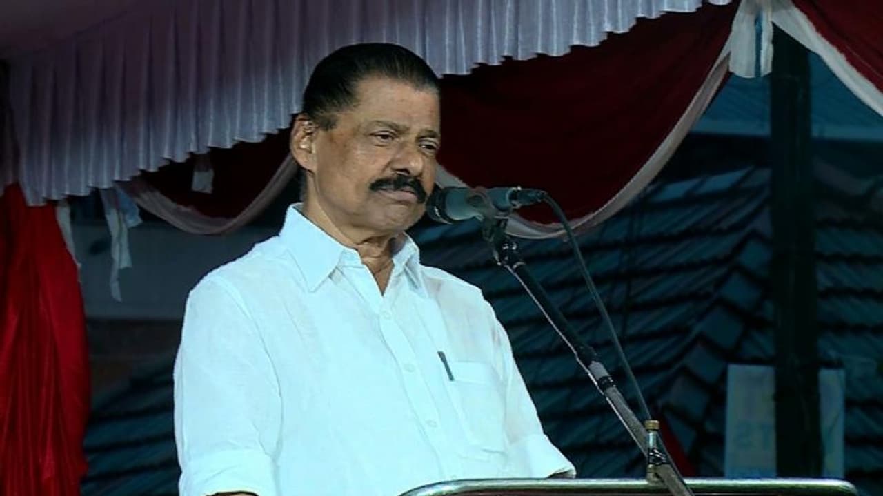 ജനങ്ങൾക്ക് ഗവർണറോടുള്ള പ്രീതി നഷ്ടമായിരിക്കുന്നുവെന്ന് എംവി ഗോവിന്ദൻ; വിസിമാരെ മാറ്റേണ്ട സാഹചര്യമില്ല ജനങ്ങൾക്ക് ഗവർണറോടുള്ള പ്രീതി നഷ്ടമായിരിക്കുന്നുവെന്ന് എംവി ഗോവിന്ദൻ; വിസിമാരെ മാറ്റേണ്ട സാഹചര്യമില്ല