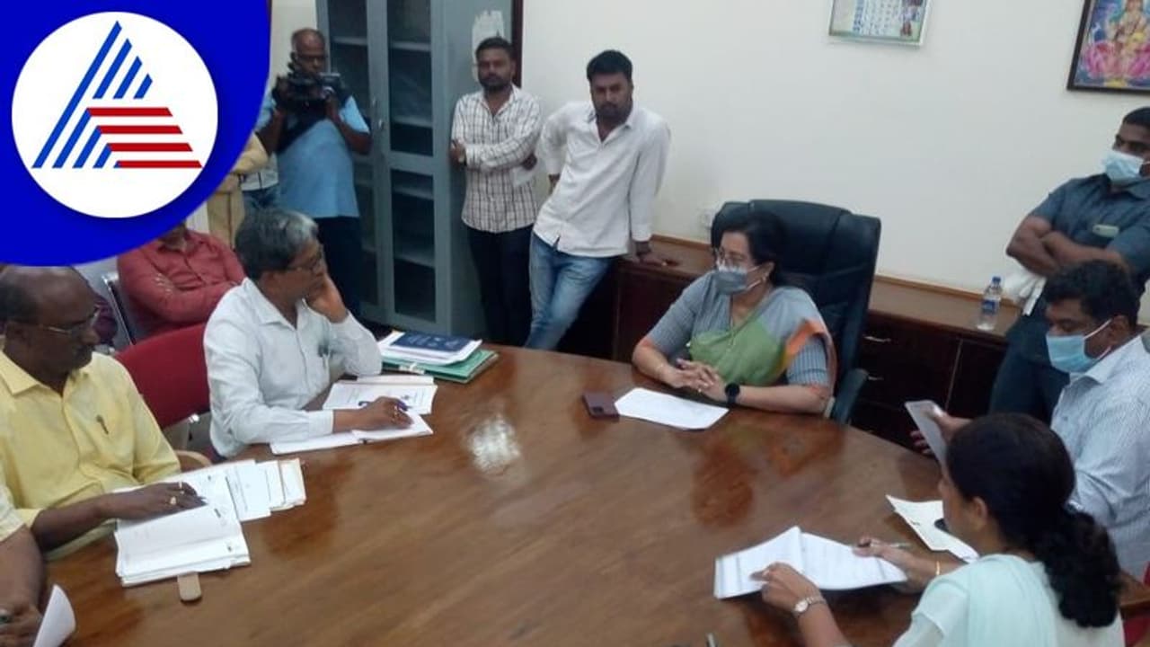 ಅವೈಜ್ಞಾನಿಕ ಕಾಮಗಾರಿಯಿಂದ ಹೆದ್ದಾರಿ ಅವಾಂತರ: ಸುಮಲತಾ ಅಂಬರೀಶ್ ಅವೈಜ್ಞಾನಿಕ ಕಾಮಗಾರಿಯಿಂದ ಹೆದ್ದಾರಿ ಅವಾಂತರ: ಸುಮಲತಾ ಅಂಬರೀಶ್