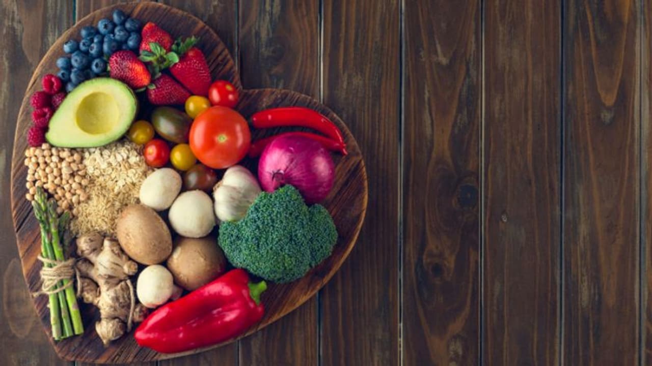 ഹൃദയത്തെ സംരക്ഷിക്കാൻ ഡയറ്റില് ഉള്പ്പെടുത്താം ഈ പച്ചക്കറികളും പഴങ്ങളും... ഹൃദയത്തെ സംരക്ഷിക്കാൻ ഡയറ്റില് ഉള്പ്പെടുത്താം ഈ പച്ചക്കറികളും പഴങ്ങളും...