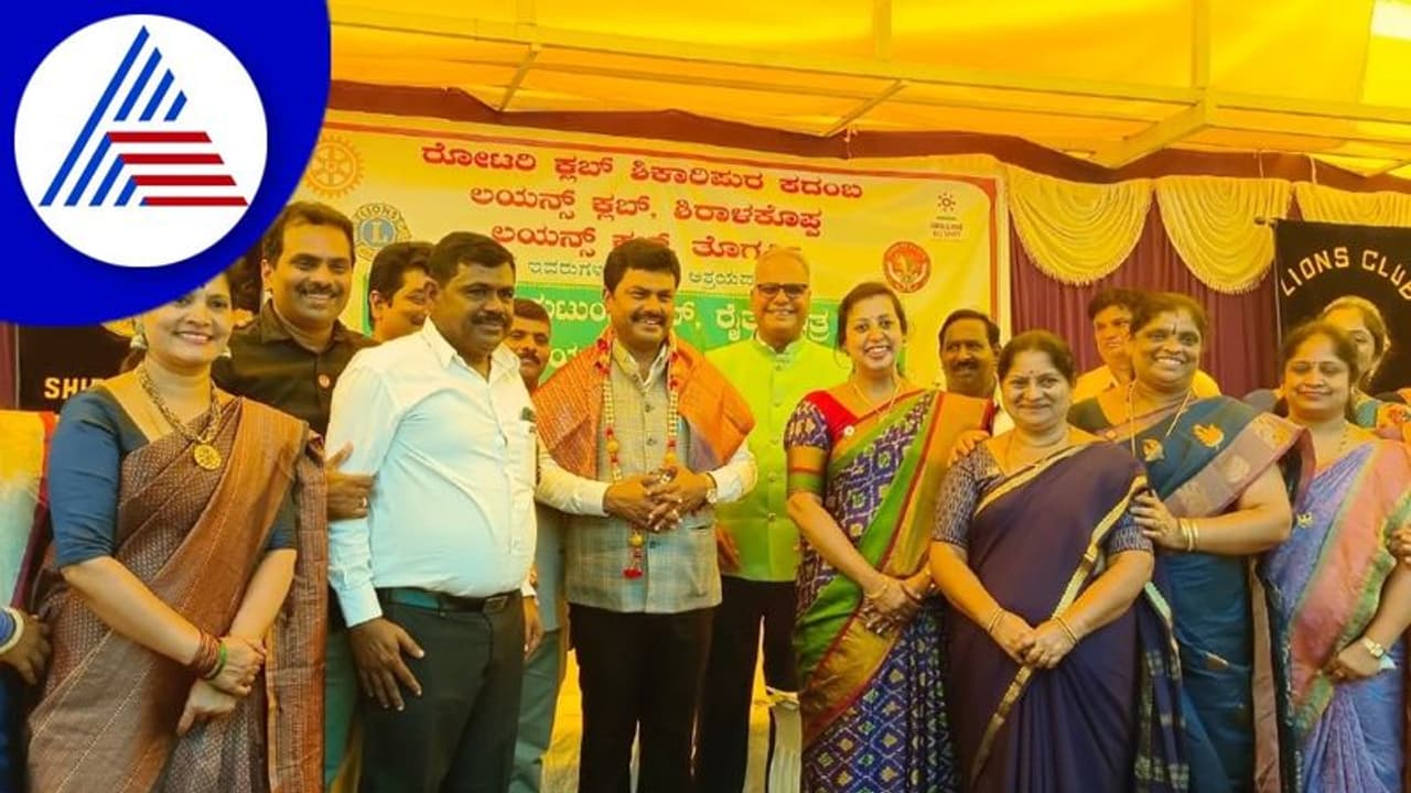 ಎರೆಹುಳು ಗೊಬ್ಬರ ಬಳಕೆಗೆ ರೈತರು ಗಮನಹರಿಸಲಿ: ಸಂಸದ ರಾಘವೇಂದ್ರ ಎರೆಹುಳು ಗೊಬ್ಬರ ಬಳಕೆಗೆ ರೈತರು ಗಮನಹರಿಸಲಿ: ಸಂಸದ ರಾಘವೇಂದ್ರ