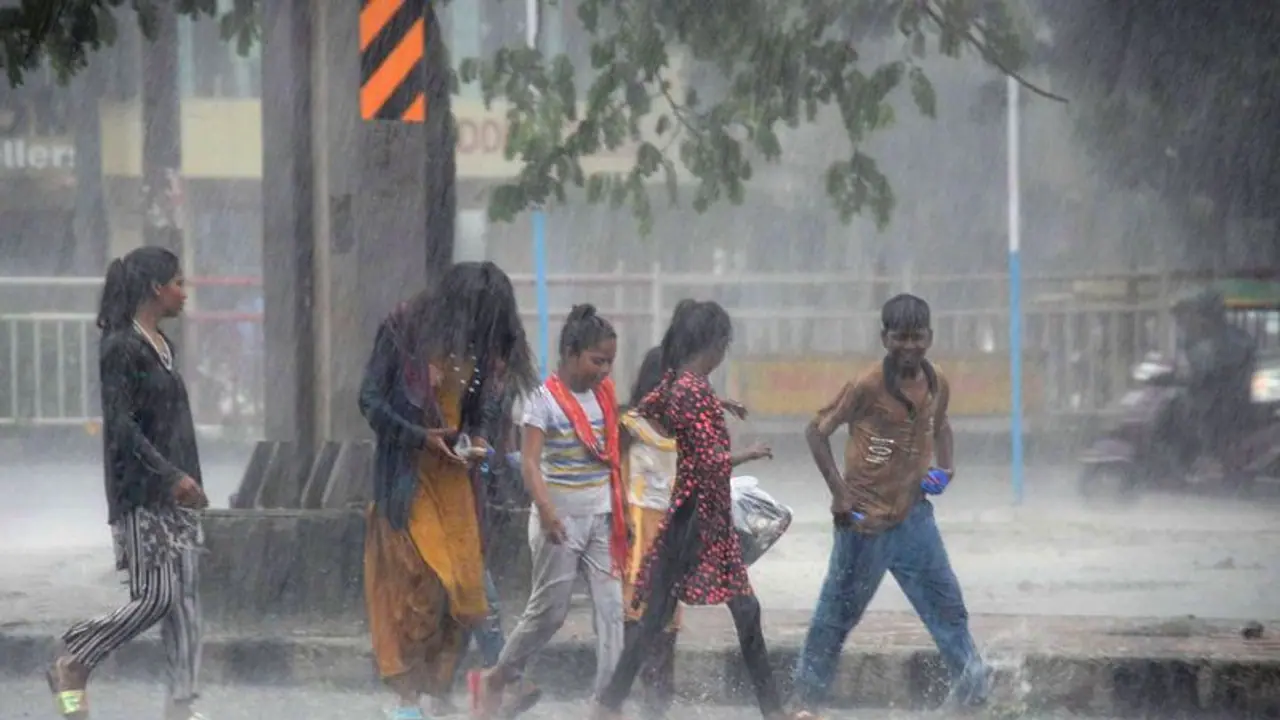 తెలంగాణ‌లో మ‌రో ఐదు రోజులు మోస్తారు నుంచి భారీ వ‌ర్షాలు