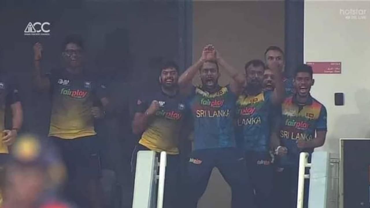 'പക അത് വീട്ടാനുള്ളതാണ്'; ബംഗ്ലാ കടുവകളെ വീഴ്ത്തി ലങ്കന് താരത്തിന്റെ നാഗ നൃത്തം വീഡിയോ വൈറല് 'പക അത് വീട്ടാനുള്ളതാണ്'; ബംഗ്ലാ കടുവകളെ വീഴ്ത്തി ലങ്കന് താരത്തിന്റെ നാഗ നൃത്തം വീഡിയോ വൈറല്