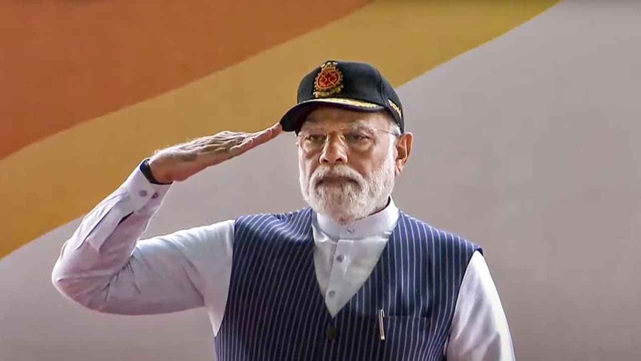 'मेड इन इंडिया' युद्धपोत INS विक्रांत लॉन्च, PM मोदी बोले विक्रांत विशाल है, विराट है, विहंगम है 'मेड इन इंडिया' युद्धपोत INS विक्रांत लॉन्च, PM मोदी बोले विक्रांत विशाल है, विराट है, विहंगम है