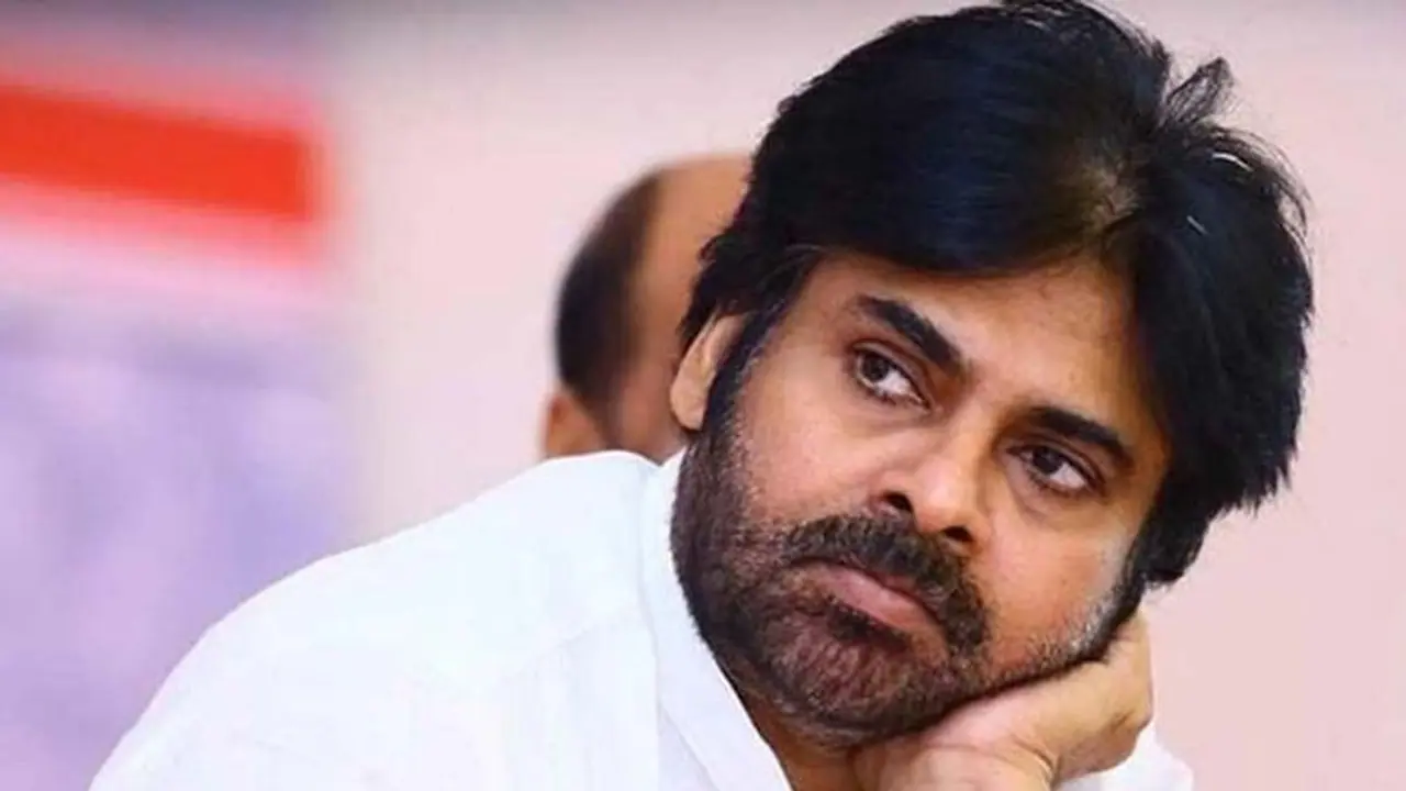 శాంతి భద్రతల గురించి ఆలోచిస్తున్నా ... మీరు మారతారా, నన్నే రోడ్డెక్కమంటారా : ఏపీ పోలీసులకు పవన్ అల్టీమేటం శాంతి భద్రతల గురించి ఆలోచిస్తున్నా ... మీరు మారతారా, నన్నే రోడ్డెక్కమంటారా : ఏపీ పోలీసులకు పవన్ అల్టీమేటం