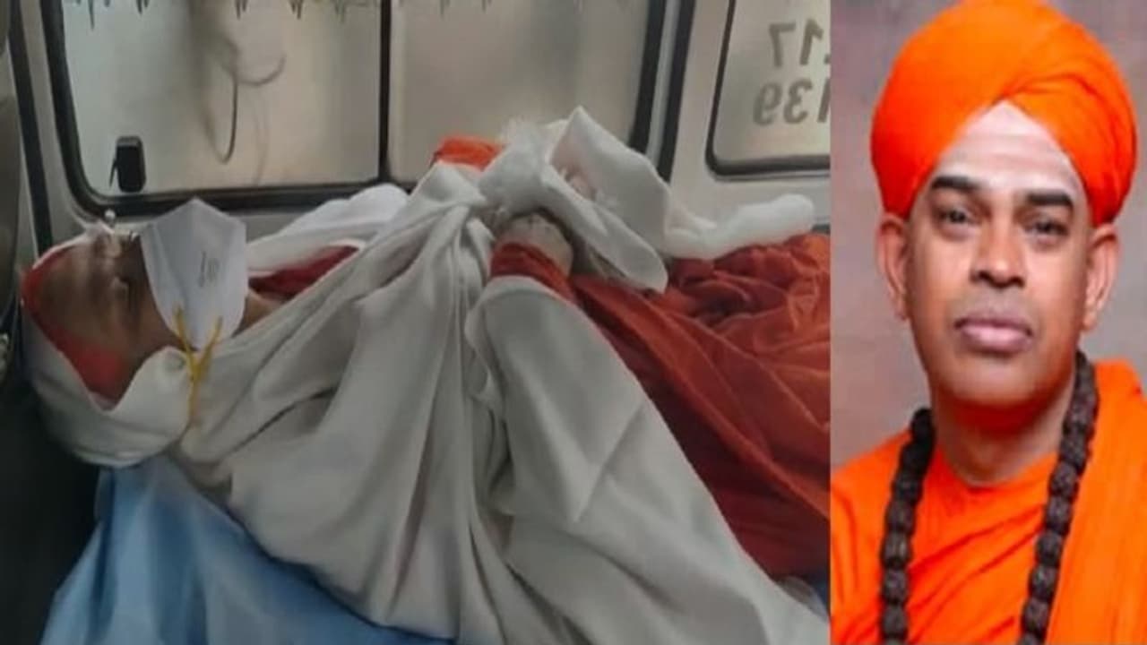 ಆರೋಗ್ಯದಲ್ಲಿ ಏರುಪೇರು: ಆಂಬ್ಯುಲೆನ್ಸ್ ಮೂಲಕ Murugha ಶರಣರು ICU ಗೆ ಶಿಫ್ಟ್ ಆರೋಗ್ಯದಲ್ಲಿ ಏರುಪೇರು: ಆಂಬ್ಯುಲೆನ್ಸ್ ಮೂಲಕ Murugha ಶರಣರು ICU ಗೆ ಶಿಫ್ಟ್