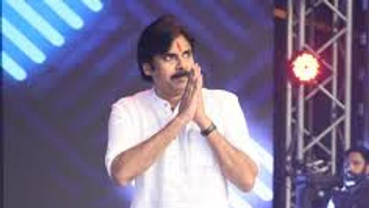 ప్రభాస్ డైరెక్టర్ కి గ్రీన్ సిగ్నల్ ఇచ్చిన పవన్ కళ్యాణ్?.. ఇంతకి అది ఎప్పుడు? ప్రభాస్ డైరెక్టర్ కి గ్రీన్ సిగ్నల్ ఇచ్చిన పవన్ కళ్యాణ్?.. ఇంతకి అది ఎప్పుడు?