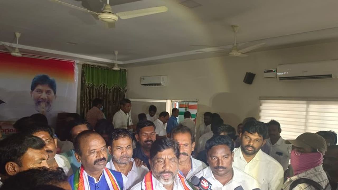 మహానేత వైఎస్ రాజశేఖర్ రెడ్డి మరణం దేశానికి తీరని లోటు సీఎల్పీ నేత భట్టి విక్రమార్క మహానేత వైఎస్ రాజశేఖర్ రెడ్డి మరణం దేశానికి తీరని లోటు సీఎల్పీ నేత భట్టి విక్రమార్క