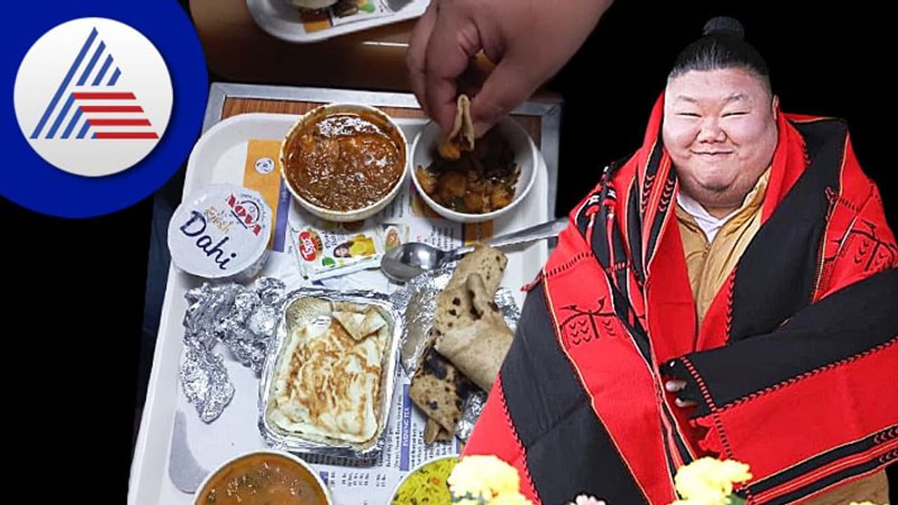 ರೈಲಿನಲ್ಲಿ ಸಿಕ್ಕ ಭೋಜನಕ್ಕೆ ಮನಸೋತ ಸಚಿವ: ನೆಟ್ಟಿಗರ ಅಸಮಾಧಾನ