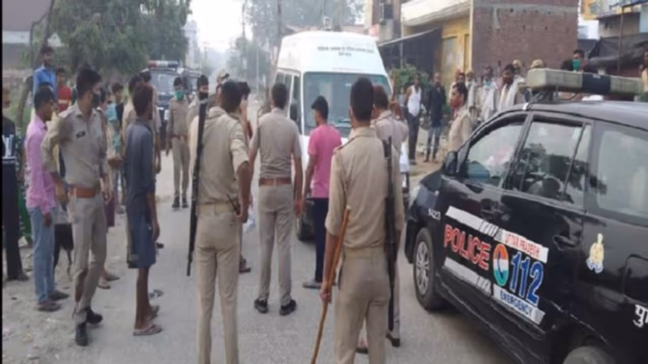 कानपुर: परिचितों को अलविदा का मैसेज भेज लगाई फांसी, सुसाइड नोट में किया पत्नी के जुल्मों का खुलासा कानपुर: परिचितों को अलविदा का मैसेज भेज लगाई फांसी, सुसाइड नोट में किया पत्नी के जुल्मों का खुलासा