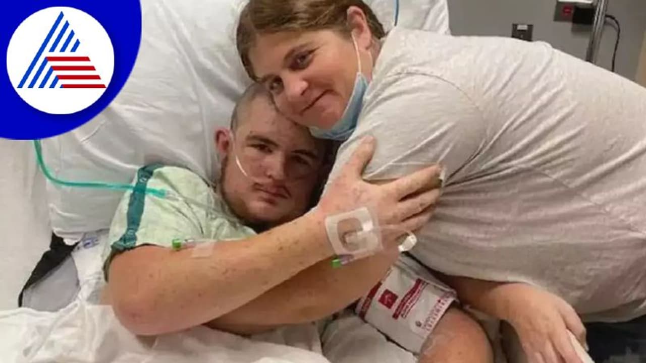 ಕಚ್ಚಲು ಬಂದ ಜೇನುನೊಣವನ್ನೇ ನುಂಗಿದ, ಅಬ್ಬಾ ಹೊಟ್ಟೆಯೊಳಗೆ ಎಷ್ಟಿತ್ತು ಗೊತ್ತಾ ? ಕಚ್ಚಲು ಬಂದ ಜೇನುನೊಣವನ್ನೇ ನುಂಗಿದ, ಅಬ್ಬಾ ಹೊಟ್ಟೆಯೊಳಗೆ ಎಷ್ಟಿತ್ತು ಗೊತ್ತಾ ?