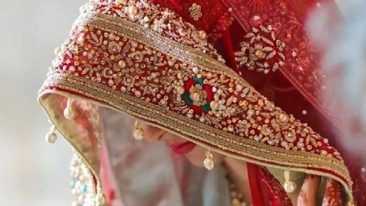 सम्भल: नई बहू के कारनामे से हर कोई रह गया दंग, CCTV फुटेज में प्रेमी संग कैद हुई करतूत सम्भल: नई बहू के कारनामे से हर कोई रह गया दंग, CCTV फुटेज में प्रेमी संग कैद हुई करतूत