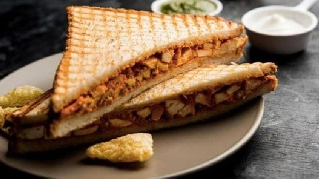 Sandwich Recipe : ബട്ടര് ചിക്കൻ കൊണ്ട് എളുപ്പത്തില് തയ്യാറാക്കാം രുചികരമായ സാൻഡ്വിച്ച് Sandwich Recipe : ബട്ടര് ചിക്കൻ കൊണ്ട് എളുപ്പത്തില് തയ്യാറാക്കാം രുചികരമായ സാൻഡ്വിച്ച്