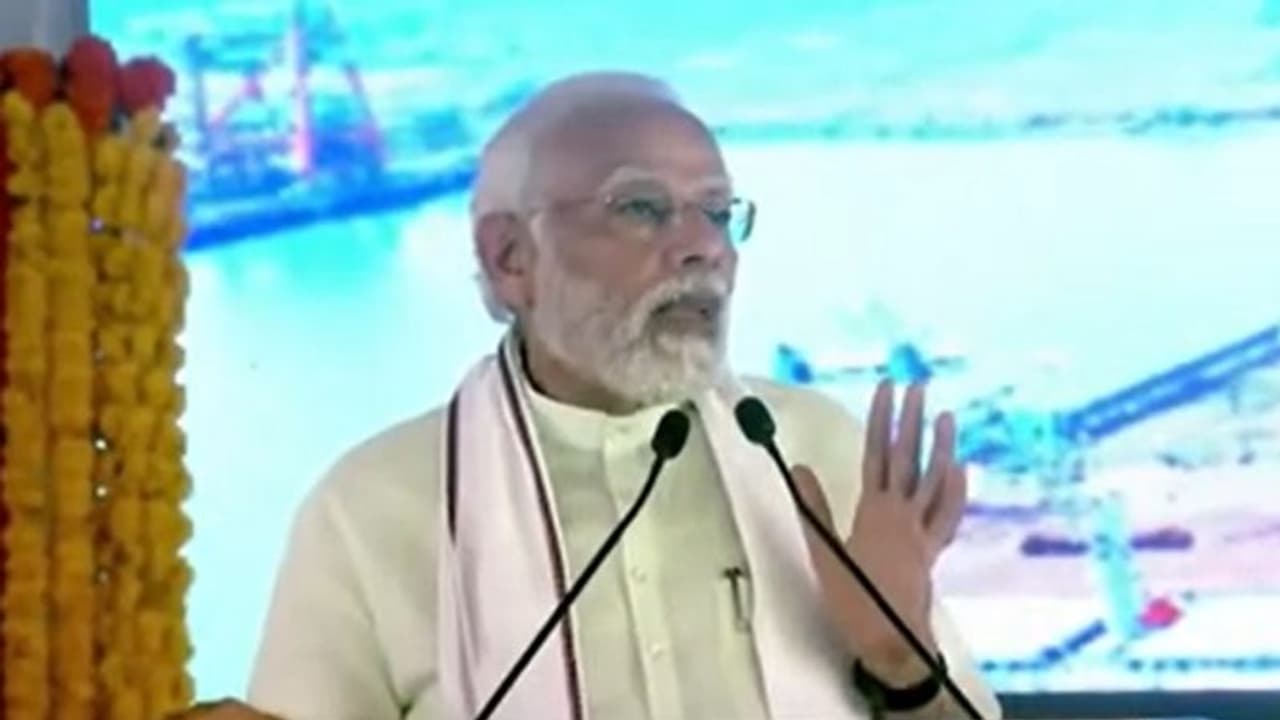 मंगलुरु में बोले पीएम मोदी ग्रीन ग्रोथ के संकल्प के साथ आगे बढ़ रहा भारत, नए अवसर हैं ग्रीन जॉब मंगलुरु में बोले पीएम मोदी ग्रीन ग्रोथ के संकल्प के साथ आगे बढ़ रहा भारत, नए अवसर हैं ग्रीन जॉब