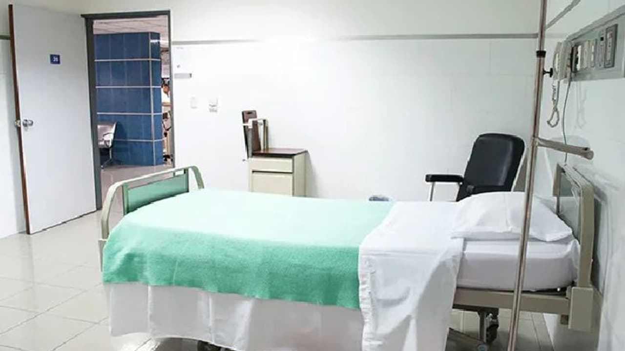 Uttara Kannada; ಸೂಪರ್ ಸ್ಪೆಷಾಲಿಟಿ ಆಸ್ಪತ್ರೆಯ ಬೇಡಿಕೆಗೆ ಬ್ರೇಕ್, ಜನರ ಕೆಂಗಣ್ಣಿಗೆ ಸರಕಾರ! Uttara Kannada; ಸೂಪರ್ ಸ್ಪೆಷಾಲಿಟಿ ಆಸ್ಪತ್ರೆಯ ಬೇಡಿಕೆಗೆ ಬ್ರೇಕ್, ಜನರ ಕೆಂಗಣ್ಣಿಗೆ ಸರಕಾರ!