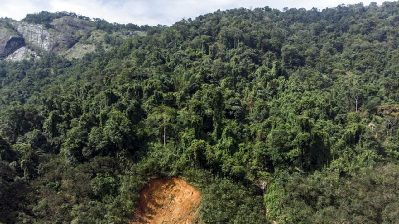 ಎಸ್ಸಿ ಎಸ್ಟಿ ಜಾಗ ಮಾರಾಟ ನಿಷೇಧ ಕಾಯ್ದೆ ಜಾರಿಗಾಗಿ ಮುಂದುವರಿದ ಪ್ರತಿಭಟನೆ