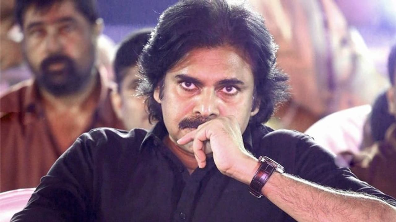 పవన్ అదే పొరపాటు చేస్తున్నాడంటూ ప్రచారం, నిజమా? పవన్ అదే పొరపాటు చేస్తున్నాడంటూ ప్రచారం, నిజమా?