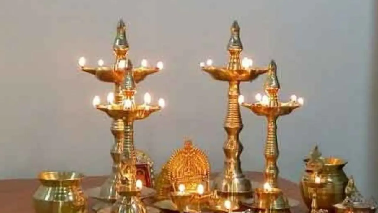  வீட்டில் பூஜை செய்யும் போது கண்டிப்பாக இருக்க வேண்டிய பொருள்கள்..!